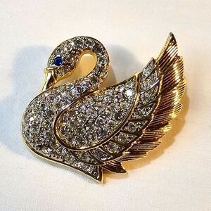 Beautiful PARK LANE Pave Set Rhinestones Swan Brooch Signed Vintage
